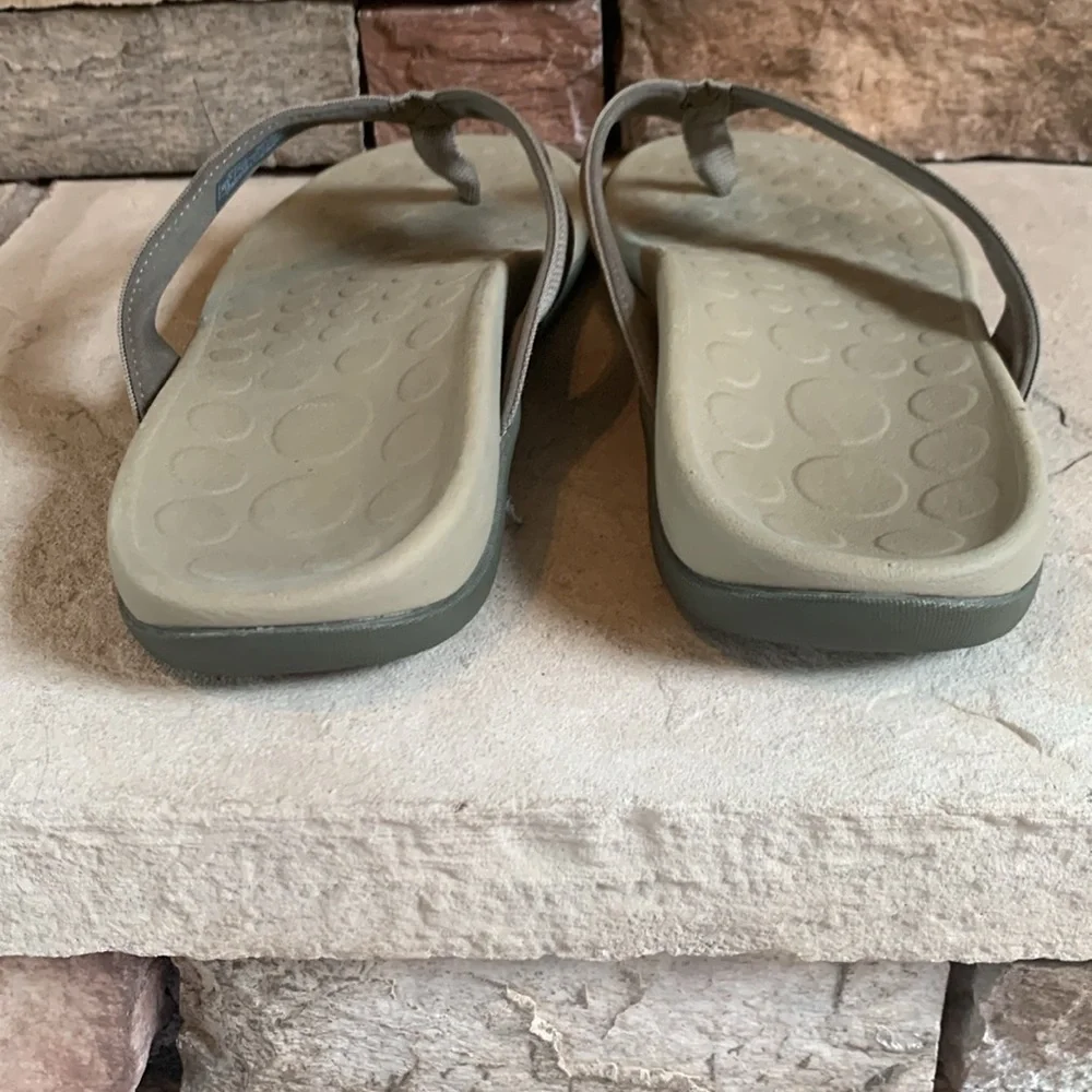Vionic sz 12(M) or 13 (W) rubber sandals in taupe